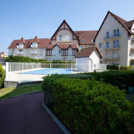 Appart Residence Proche Plage Avec Piscine Et Parking Couvert Prive Merville-Franceville-Plage Zewnętrze zdjęcie