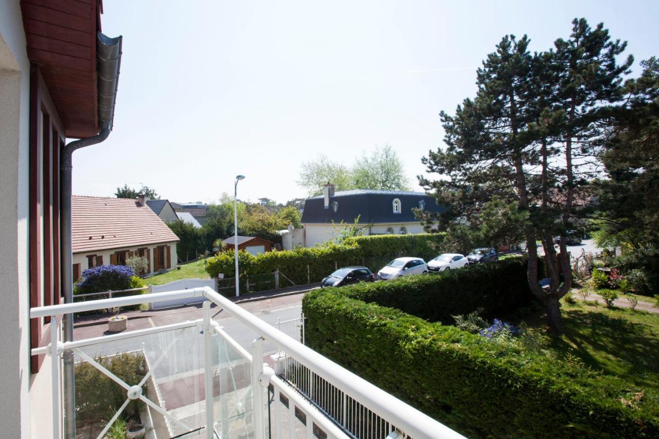 Appart Residence Proche Plage Avec Piscine Et Parking Couvert Prive Merville-Franceville-Plage Zewnętrze zdjęcie