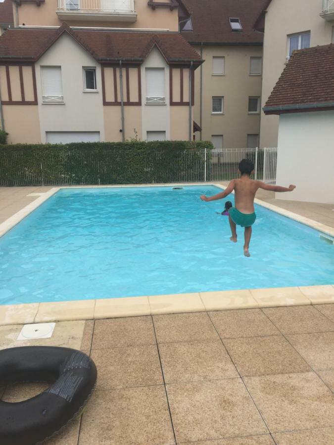 Appart Residence Proche Plage Avec Piscine Et Parking Couvert Prive Merville-Franceville-Plage Zewnętrze zdjęcie