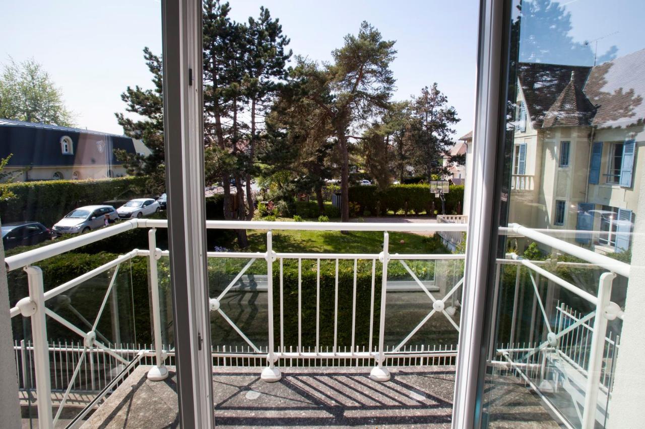 Appart Residence Proche Plage Avec Piscine Et Parking Couvert Prive Merville-Franceville-Plage Zewnętrze zdjęcie